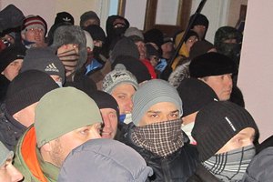 Митингующие захватили Хмельницкую ОГА 