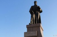 Жительница Севастополя начала сбор подписей за снос памятника Шевченко