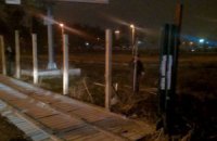 "Свободовцы" снесли забор незаконной стройки в парке Малышко