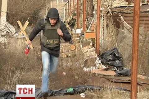 Журналісти ТСН потрапили під обстріл у Широкиному