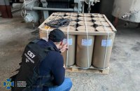 На Дніпропетровщині СБУ заблокувала "мінізавод" з виробництва підпільного алкоголю і вилучила 16 тонн "товару"