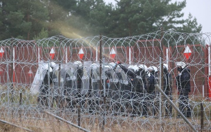 На польсько-білоруському кордоні зростає кількість мігрантів, – Reuters