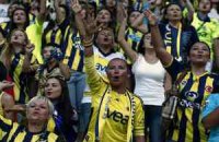 В Турции заменили футбольных хулиганов на женщин и детей