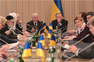 Оппозиция не пойдет на заседание круглого стола с Януковичем