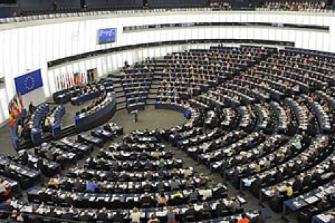 Европарламент хочет предоставить оборонительное оружие Украине