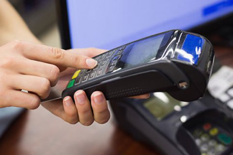 Visa і Mastercard готові поетапно зменшити ставку інтерчейндж до 0,9%