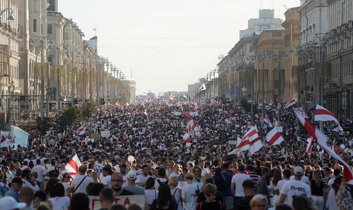 Самый крупный протест за всю историю Беларуси. на улицах Минска сотни тысяч людей