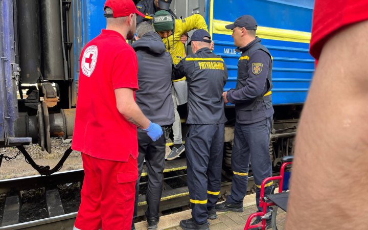 ​Із Покровська на Рівненщину евакуювали 25 осіб, з них – 5 дітей