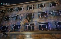 В Одесі після нічної атаки пошкоджено багатоповерхівку і навчальний заклад. Постраждали двоє поліцейських (оновлено)
