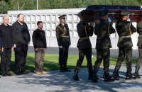 На Національному меморіальному кладовищі відбулися перші поховання