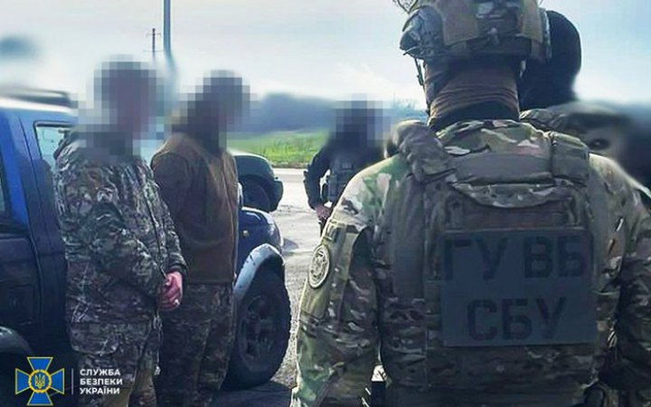 СБУ затримала контрактників ЗСУ, які хотіли продати криміналітету "трофейне" озброєння окупантів