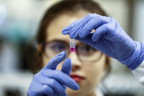 Зеленський пообіцяв українським вченим мільйон доларів за винахід вакцини або ліків від коронавірусу