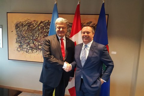 Порошенко встретился в Канаде с инициатором украинско-канадских военных учений 