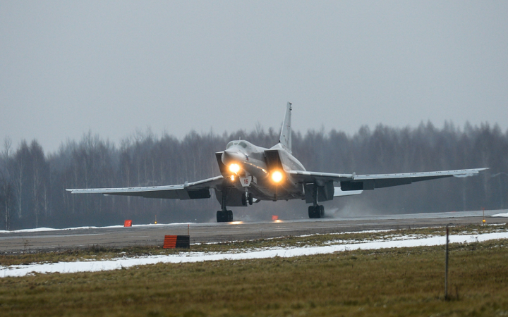 Російські Ту-22 бояться бути збитими над Чорним морем і через поспіх уражають помилкові цілі, - британська розвідка