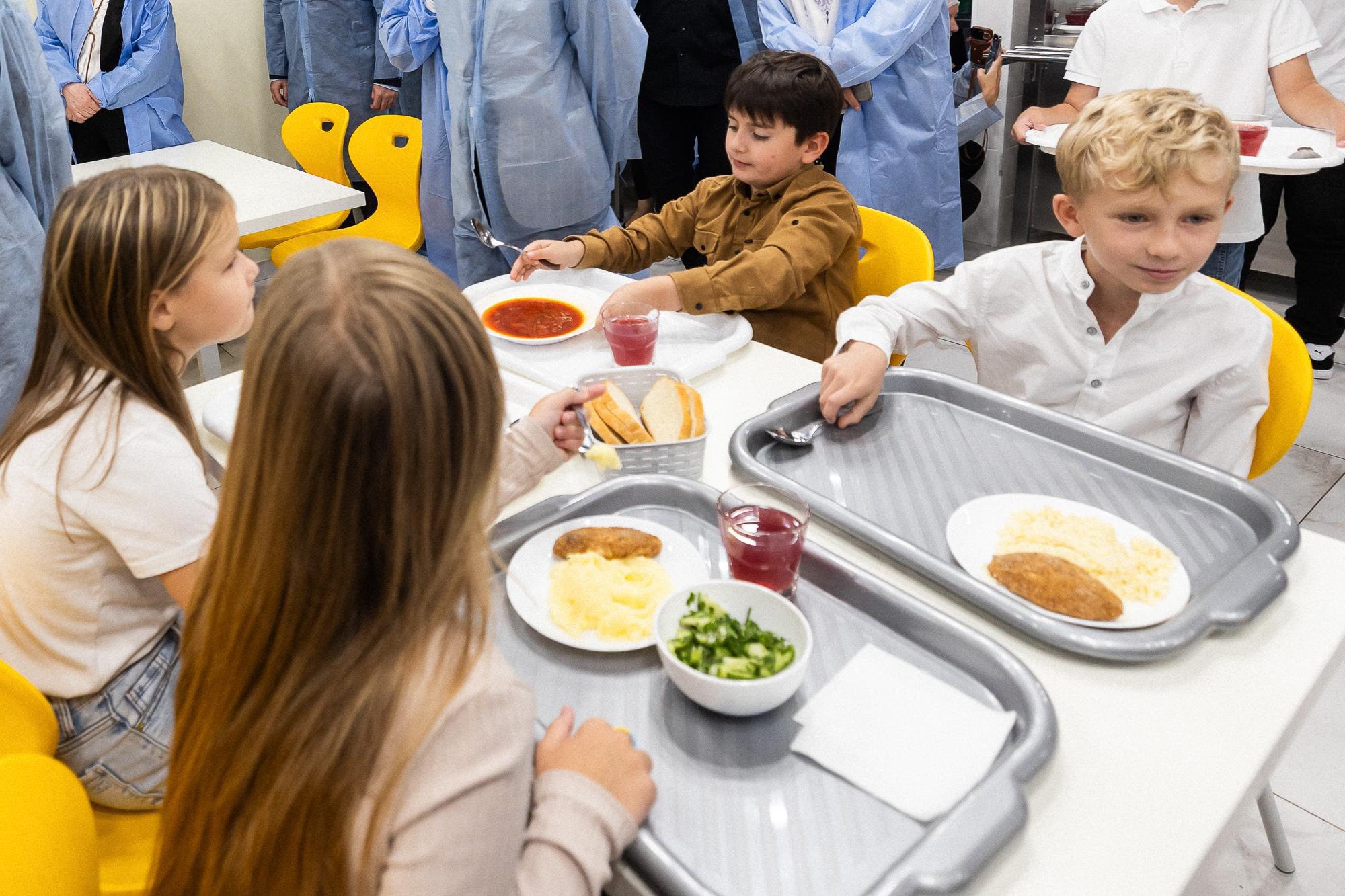 Школа на Київщині, де працюють оновлені їдальня і харчоблок,&nbsp;модернізовані за підтримки ЄС у межах <i>Ukraine
Facility</i>.&nbsp;