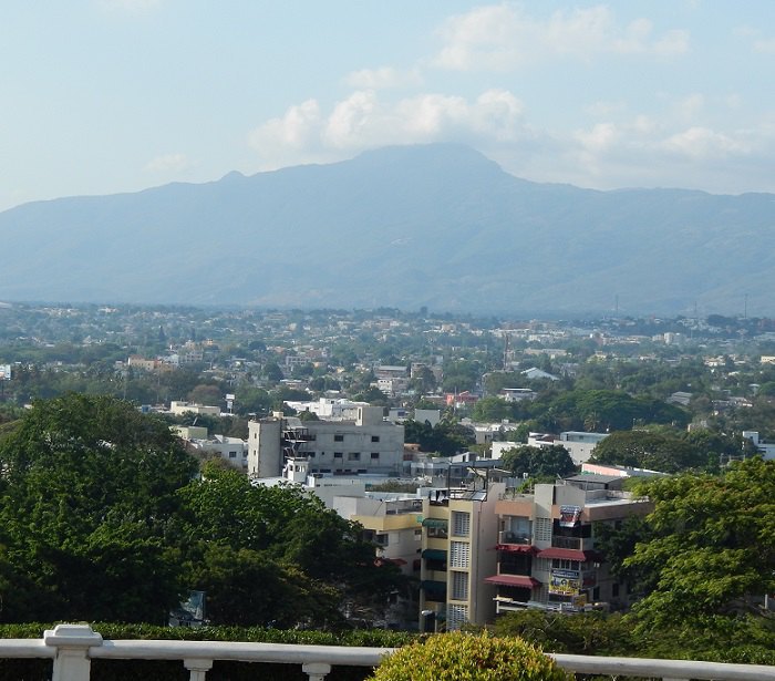 Панорама Сант'яго-де-лос-Трейнта-Кабальєрос — другого за величиною міста країни