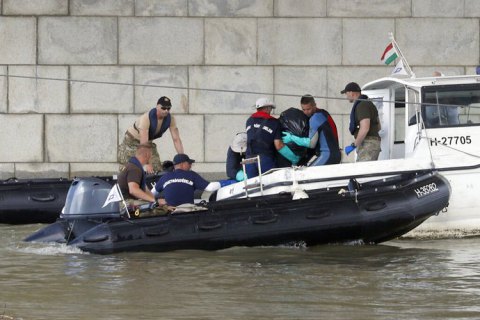 Спасатели нашли тела погибших в результате крушения катера в Будапеште