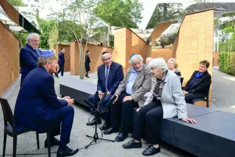 Перший національний меморіал жертв Голокосту відкрили у Нідерландах