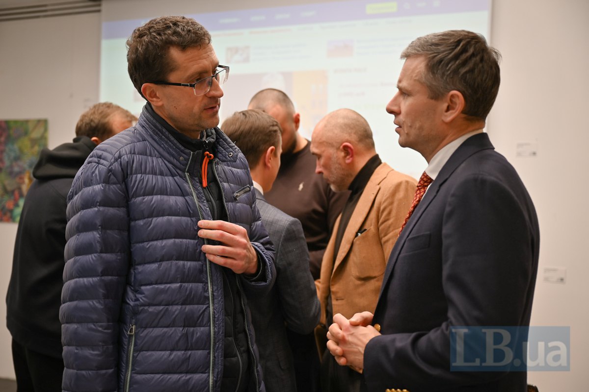 фінансів Сергій Марченко і підписник LB.ua Олександр Павленко( ліворуч)