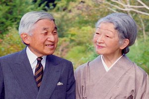 Император Японии с женой хотят быть кремированы