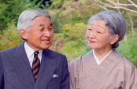 Імператор Японії з дружиною хочуть, щоб їх кремували