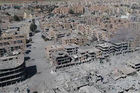 CNN показал руины иракской "столицы" ИГИЛ с беспилотника