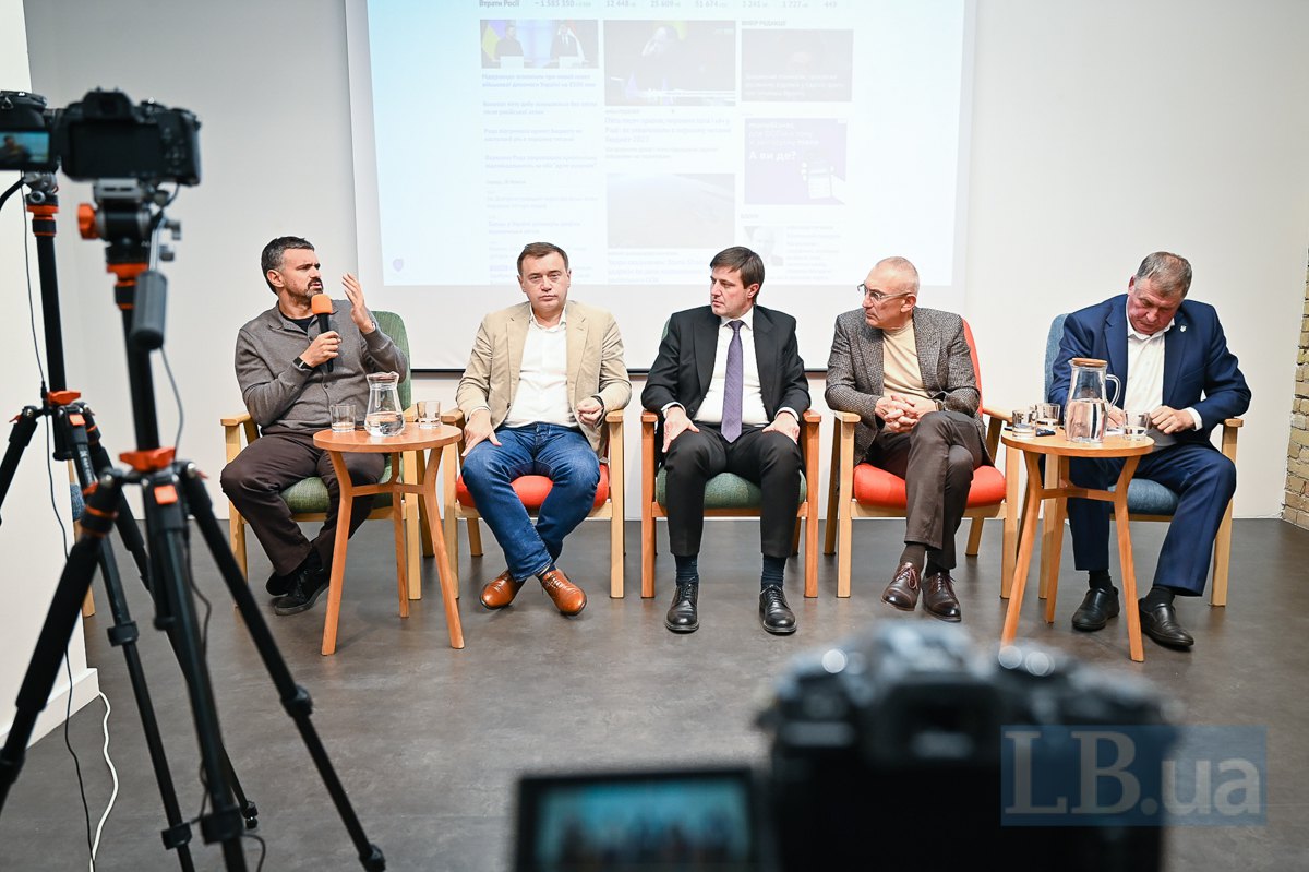 Ігор Ліскі, Алекс Ліссітса, Тарас Висоцький, Іван Чайківський і Віктор Гончаренко (праворуч)