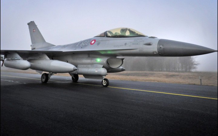 Аргентина купила у Данії 24 винищувачі F-16