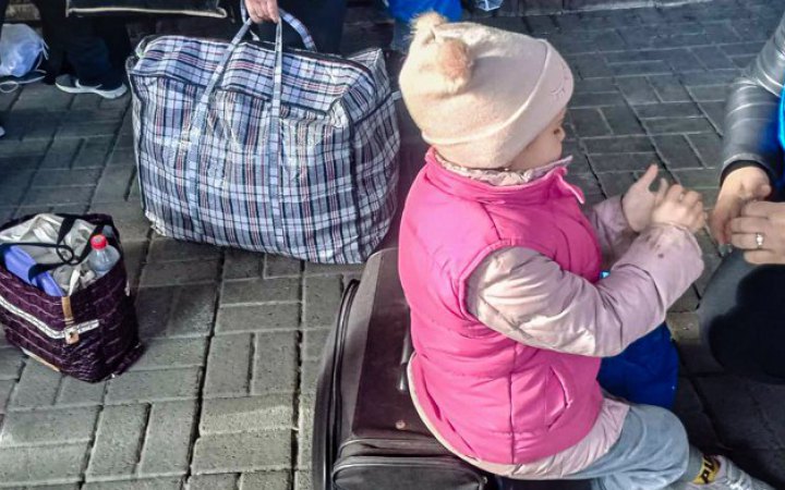 Із 36 населених пунктів Харківщини примусово евакуюють понад сотню дітей