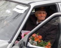 Александр Вилкул подарил инвалидам 10 спецавтомобилей