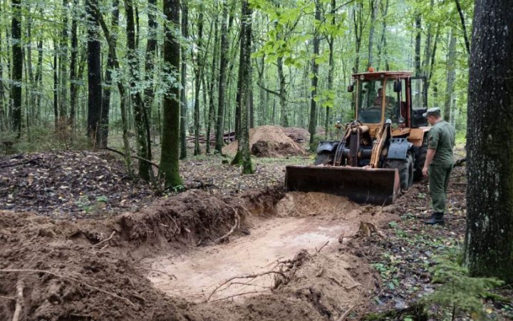 Білорусь продовжує перекидати до кордону з Україною свої підрозділи і техніку