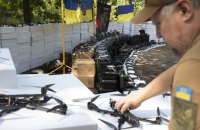 Громада Києва передала бійцям 5 штурмової бригади велику партію дронів