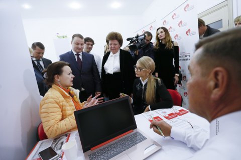 Тимошенко: центры социальной защиты помогают людям прожить до выборов
