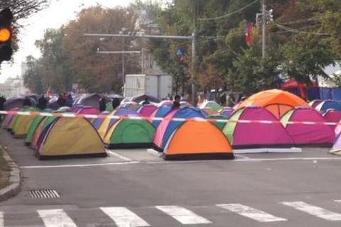 Противники президента Молдовы перекрыли центральный бульвар Кишинева