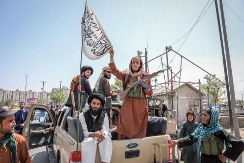 США могут уничтожить технику, доставшуюся талибам, с помощью авиаударов, - Reuters 