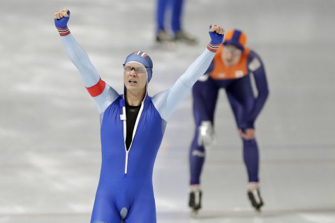 Норвежский конькобежец Ховард Лорентцен выиграл золото Олимпиады на дистанции 500 метров