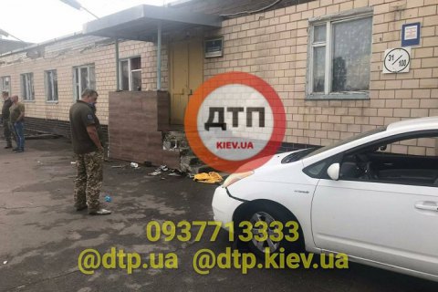 В Киеве на территории военного колледжа нетрезвый майор сбил трех курсанток