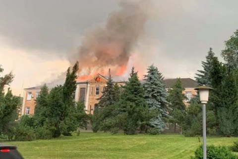 ​​В Благовещенском от удара молнии сгорело здание РГА