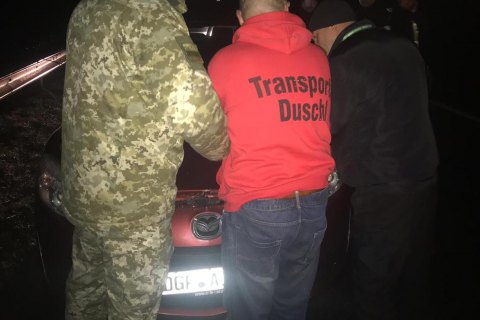 Украинец, дважды получив отказ в ввозе нерастаможенного авто, прорвался через границу на Закарпатье