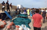 Под обломками судна у Лампедузы найдено еще десяток тел