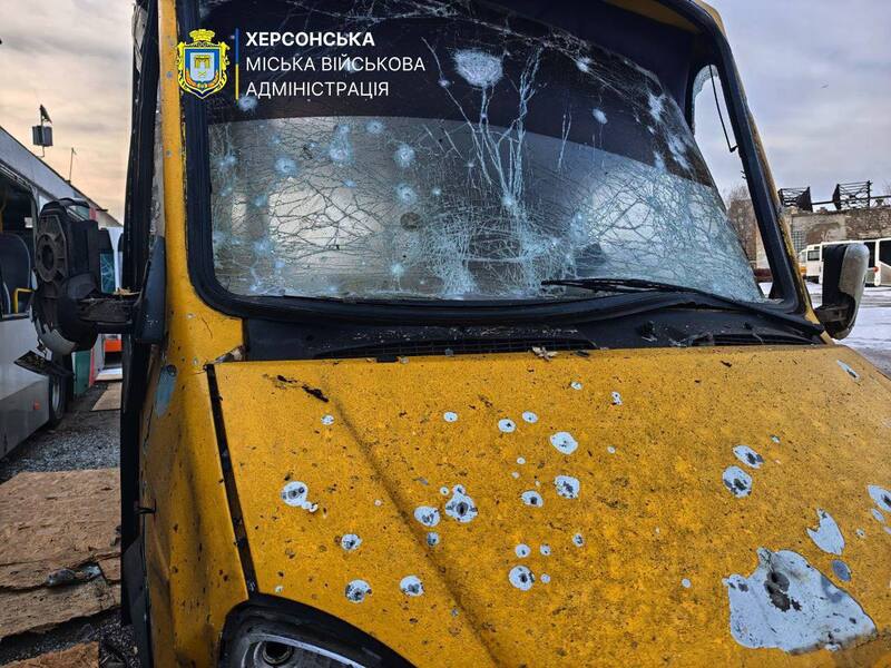 Росіяни атакували дронами територію комунального підприємства у Херсоні