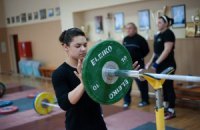Украинские тяжелоатлетки подняли груз медалей в Израиле