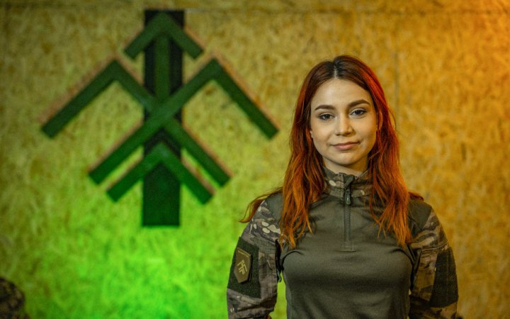 «Дронами керувати набагато легше, ніж велосипедом», — Джесс, операторка наземних роботизованих комплексів бригади «Хартія» 