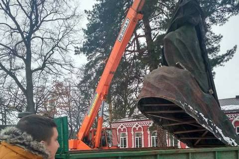 У Боярці демонтували пам'ятник Павці Корчагіну