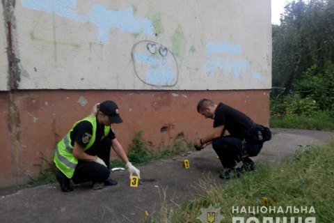 В результате поножовщины в спальном районе Черновцов погиб человек, трое - ранены