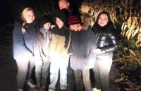Полиция нашла троицу школьников-беглецов с Обуховщины, которые сделали тайник в кукурузном поле