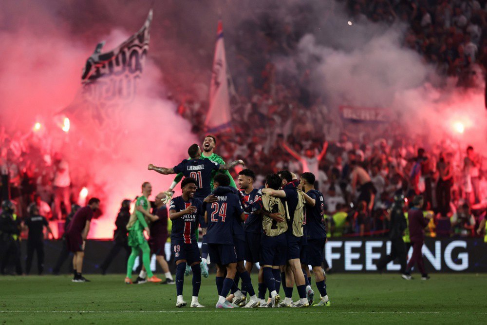 Гравці ПСЖ святкують перемогу у фіналі Ліги чемпіонів УЄФА