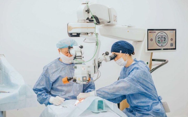 «Ви ж не хочете імплантувати собі в око щось неякісне?»: що треба знати про заміну кришталиків і оплату процедури від держави 