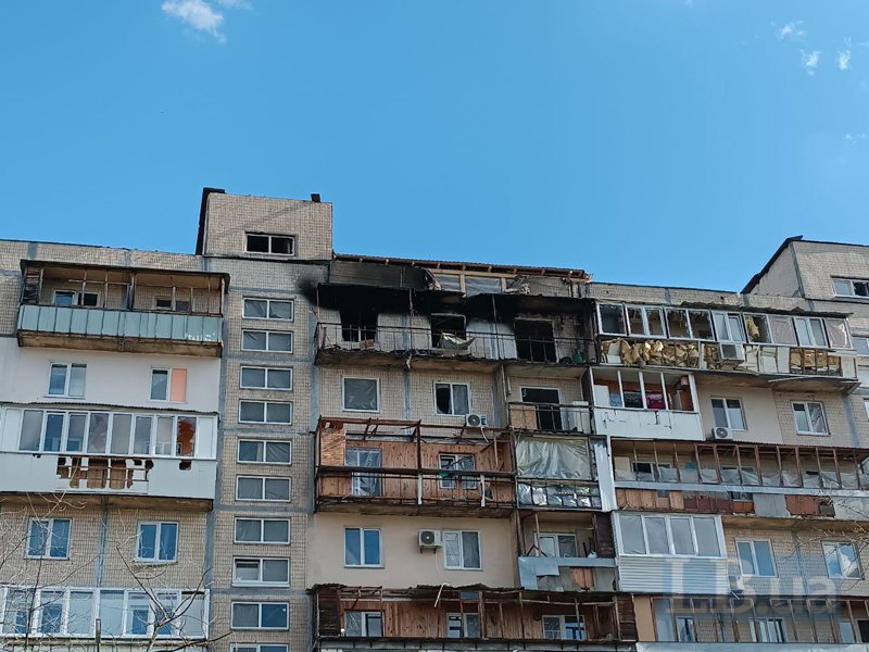 Будинок на вулиці Тичини в Києві, який постраждав під час атаки 23 березня