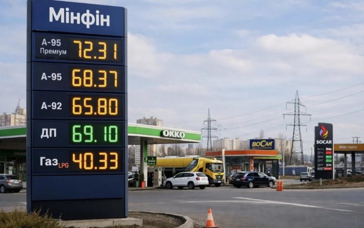Нафта дешевшає, українські заправки не реагують. Що буде з цінами на бензин та солярку 